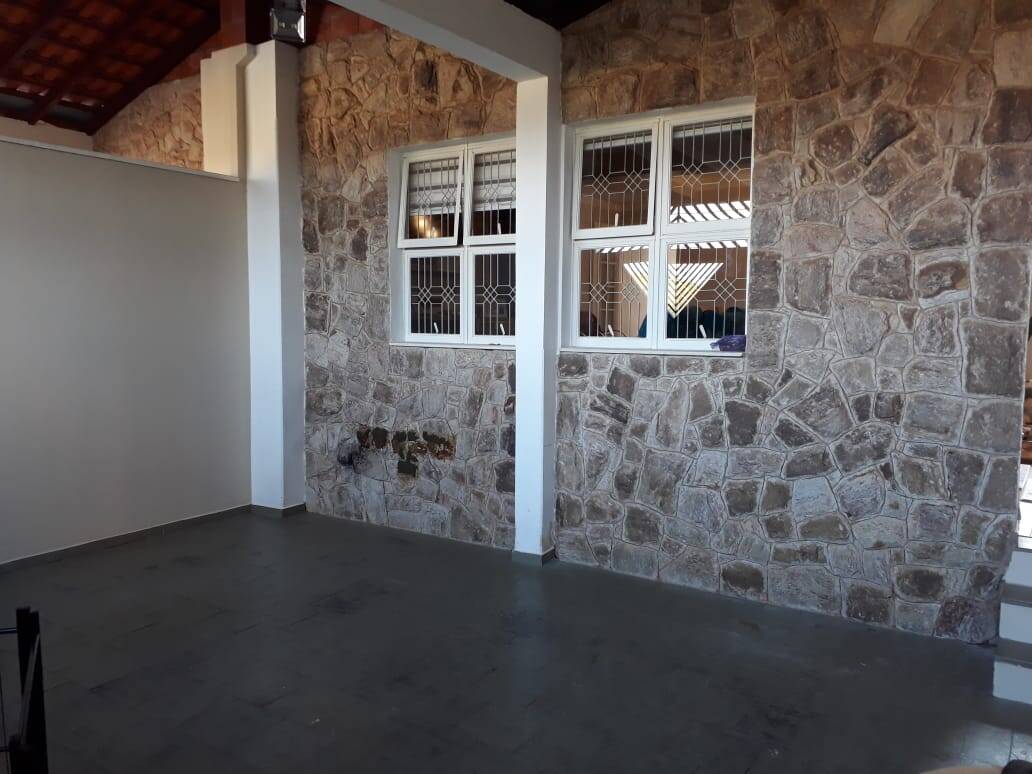 Casa à venda com 3 quartos, 161m² - Foto 1