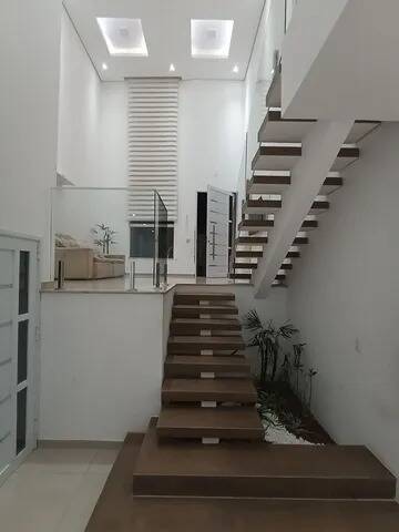 Casa à venda com 3 quartos, 220m² - Foto 1