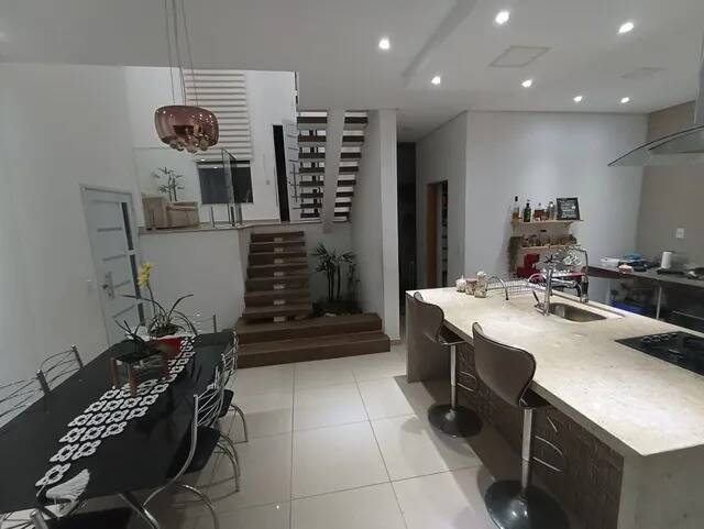 Casa à venda com 3 quartos, 220m² - Foto 5